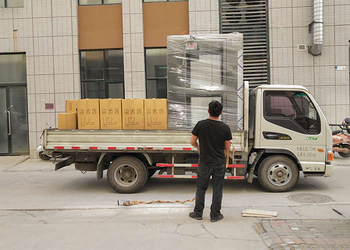 北京某涂装设备公司采购快速卷帘门201双吹感应互锁风淋室